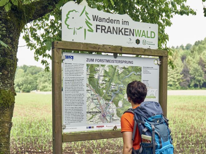 Ausgangspunkttafel-FrankenwaldSteigla-Zum-Forstmeistersprung_Foto-Frankenwald-Tourismus-Marco-Felgenhauer.jpg